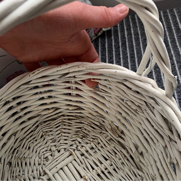 Vintage Basket / Home Decor Basket / Vintage White Basket / Old Fruit Basket. - Picture 5 of 17